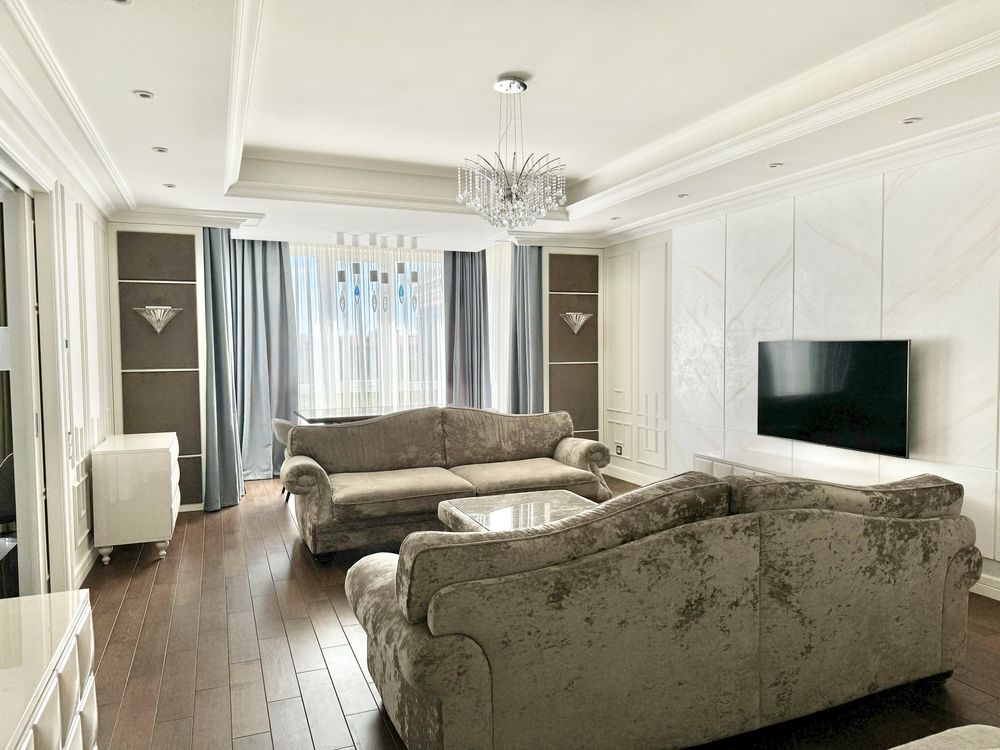 VIP Apartment at Lypska Tower Complex with Designer Renovation