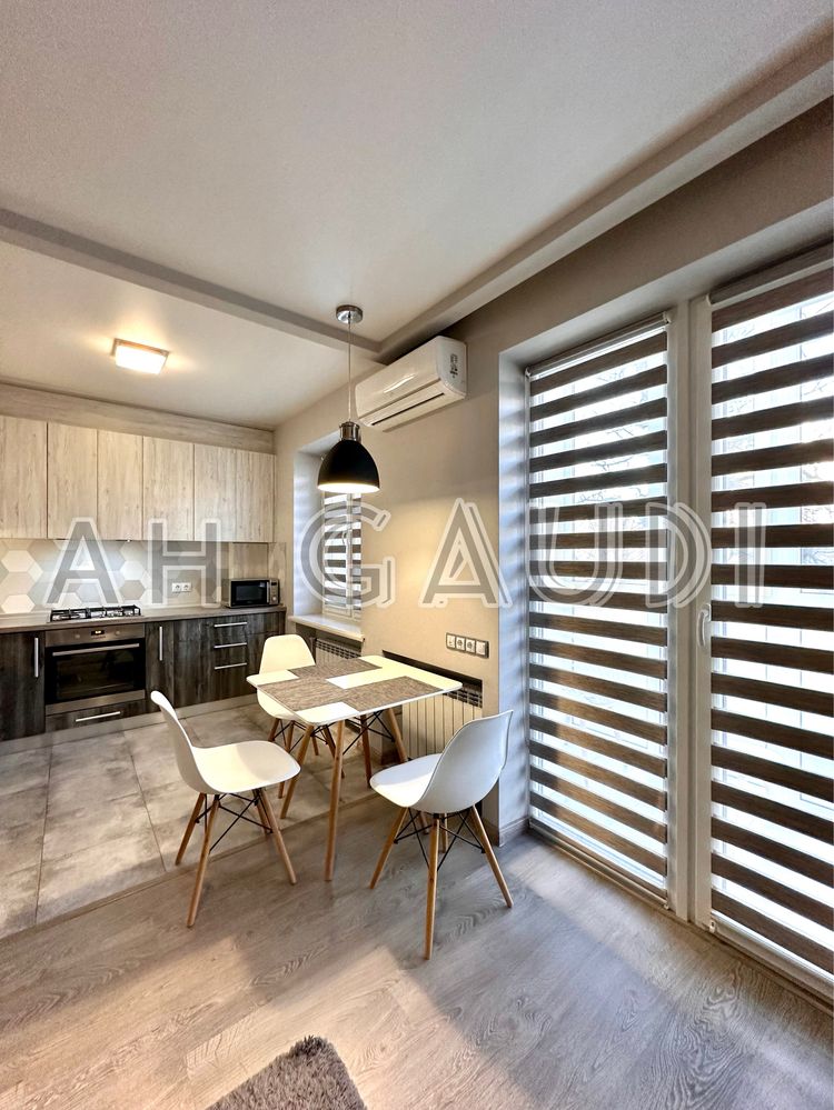 Central City Studio Apartment with Full Amenities