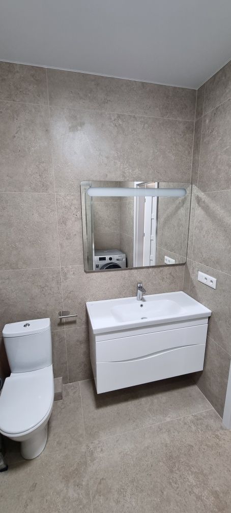 2-Bedroom Apartment in City Center with Parking