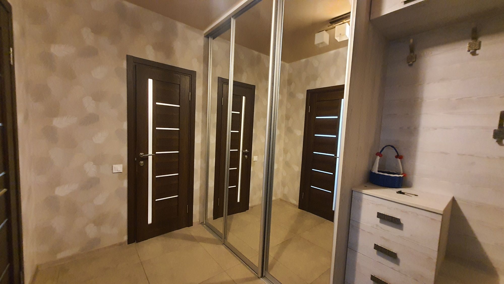 Spacious Apartment in Rainbow Complex with Yard and Parking