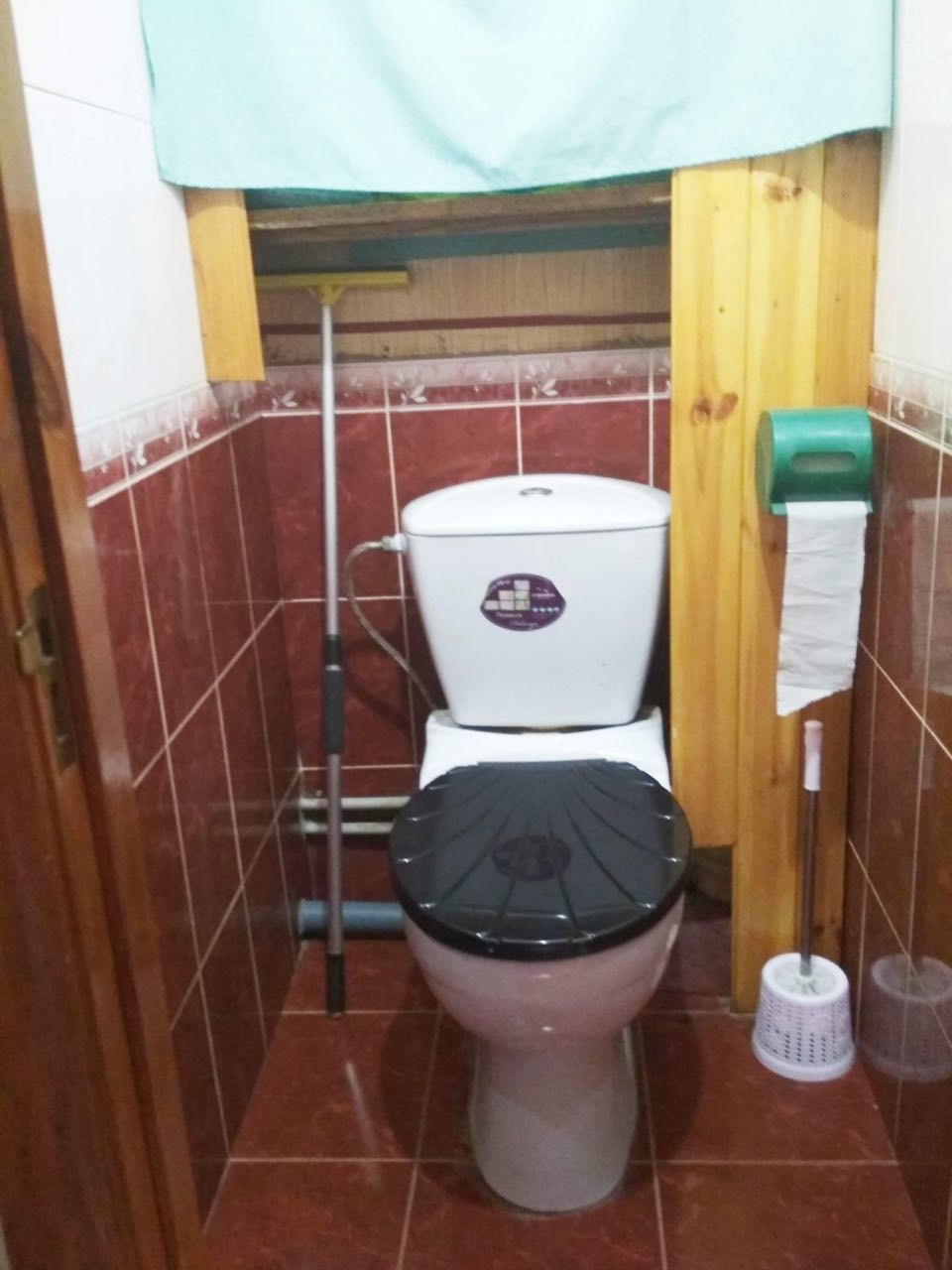 One-bedroom apartment on Chervonoi Kalyny Street, near metro and park zone