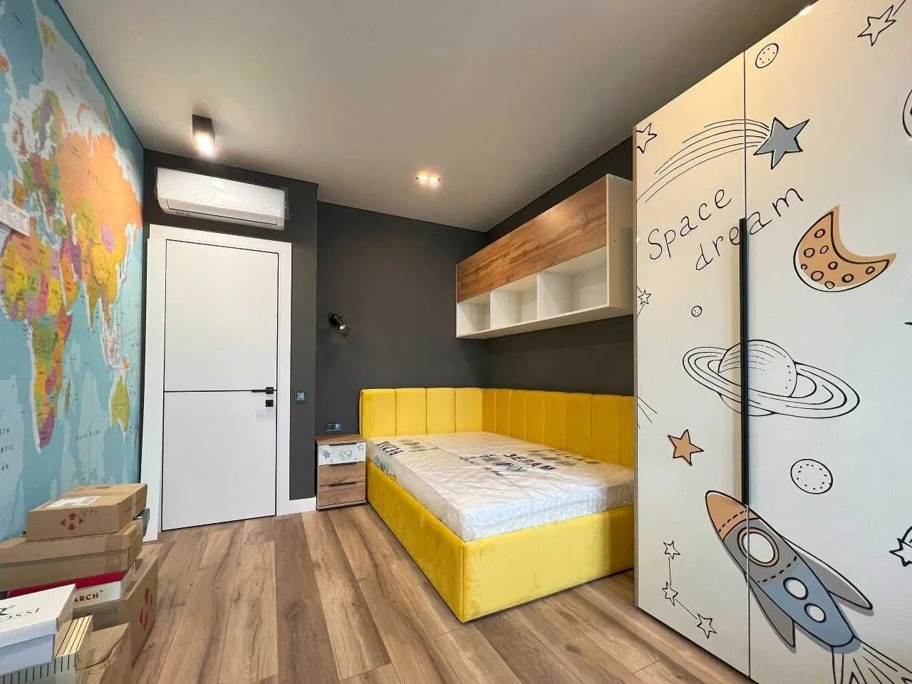 Two-level apartment with designer renovation and separate rooms