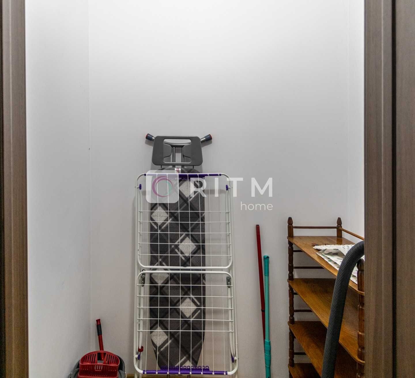 Cozy 1-Bedroom Apartment Near City Lake in Ivano-Frankivsk