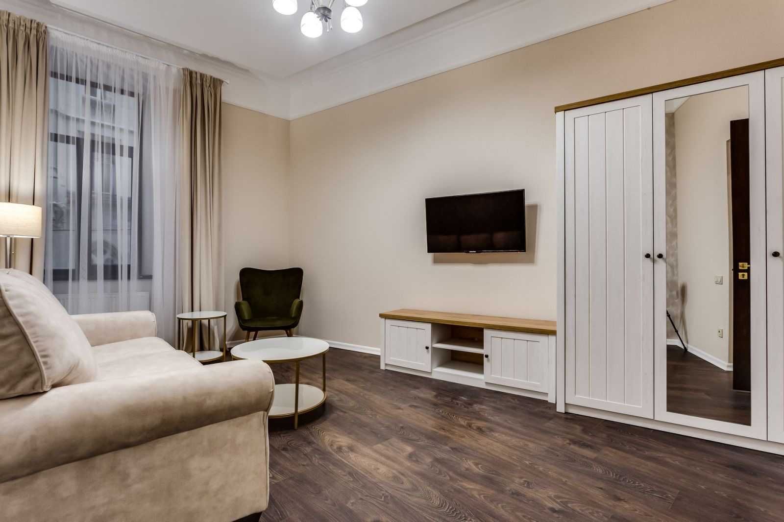 Two-room apartment in city center with designer renovation