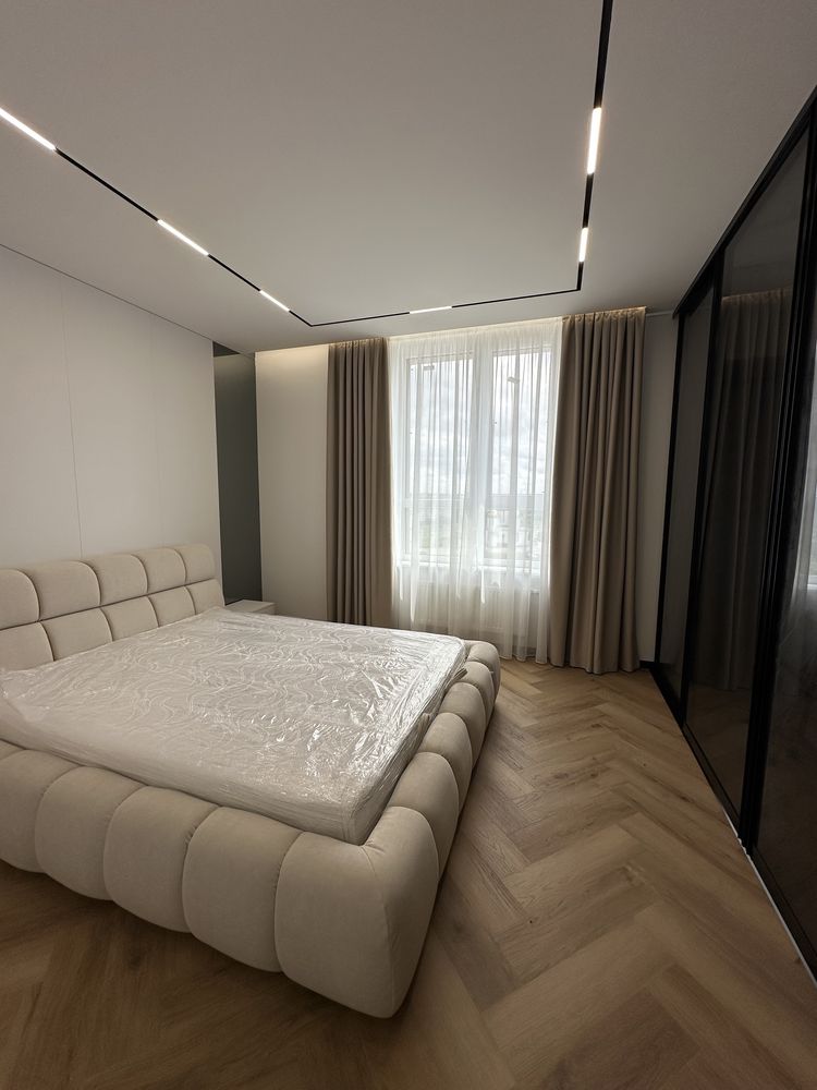Modern 2-Room Business Class Apartment with Designer Renovation