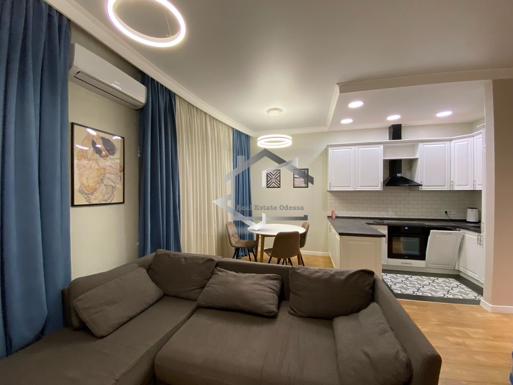 2-Bedroom Apartment in Central Location near Shevchenko Park