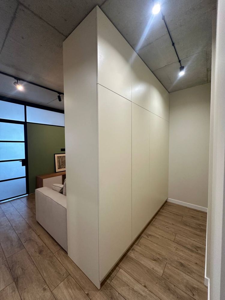 1-Bedroom Apartment with Designer Renovation near J. Washington Area