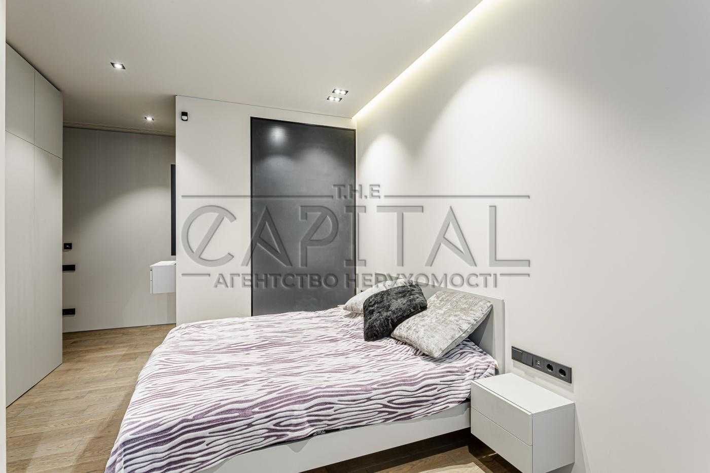 2-Level Panoramic 4-Room Apartment in Richmond Complex