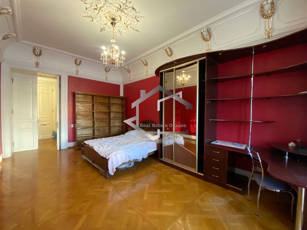 Spacious 3-Bedroom Apartment near Odessa Attractions