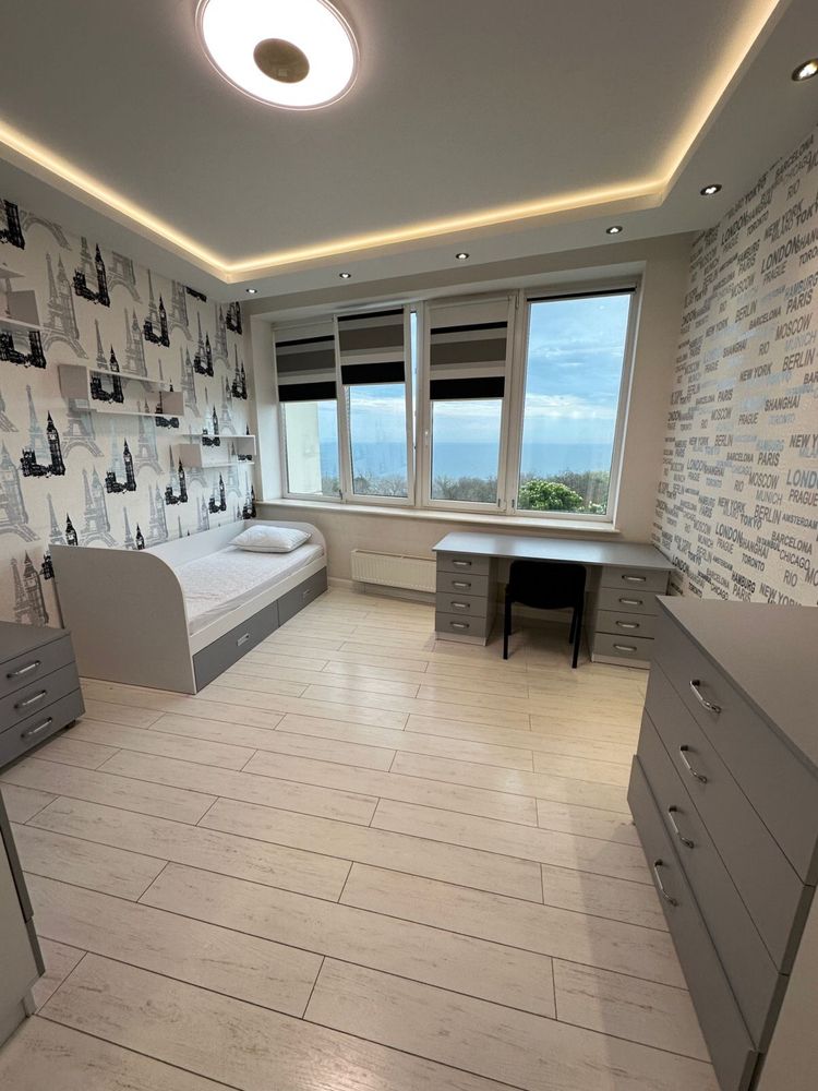 3-Bedroom Apartment in Ruslан i Ludmila Complex with Sea View