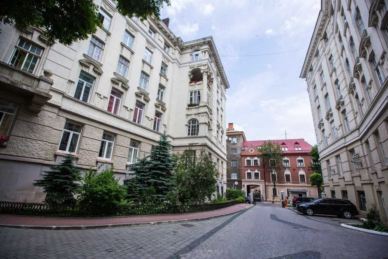 Studio Apartment near Ivan Franko Park and University