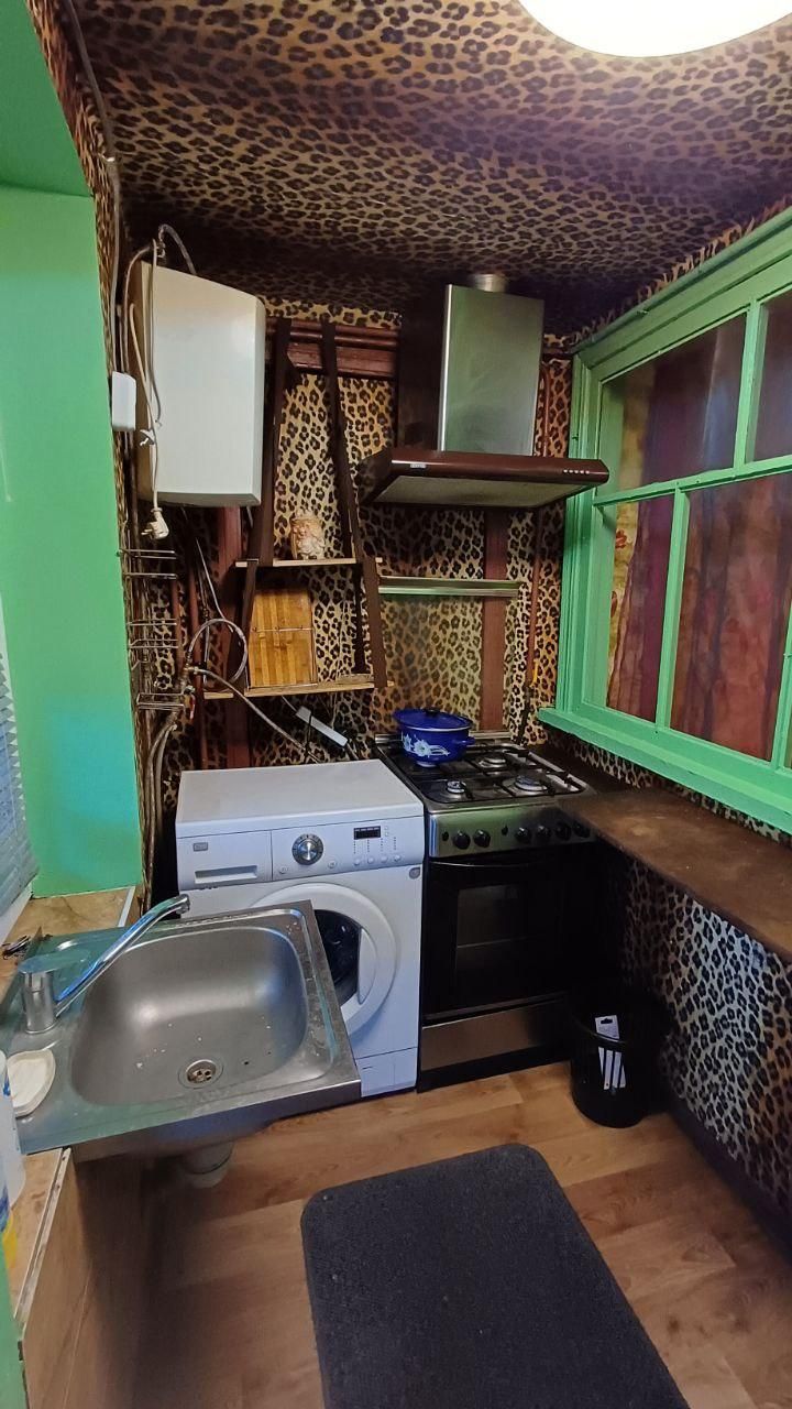 Cozy Private Room near Lisova Metro Station in Brovary