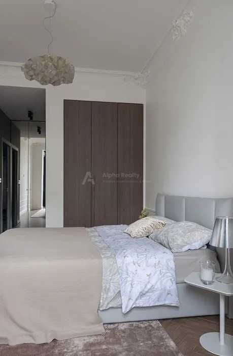 Stylish Business-Class Apartment in City Center with Premium Design and Amenities