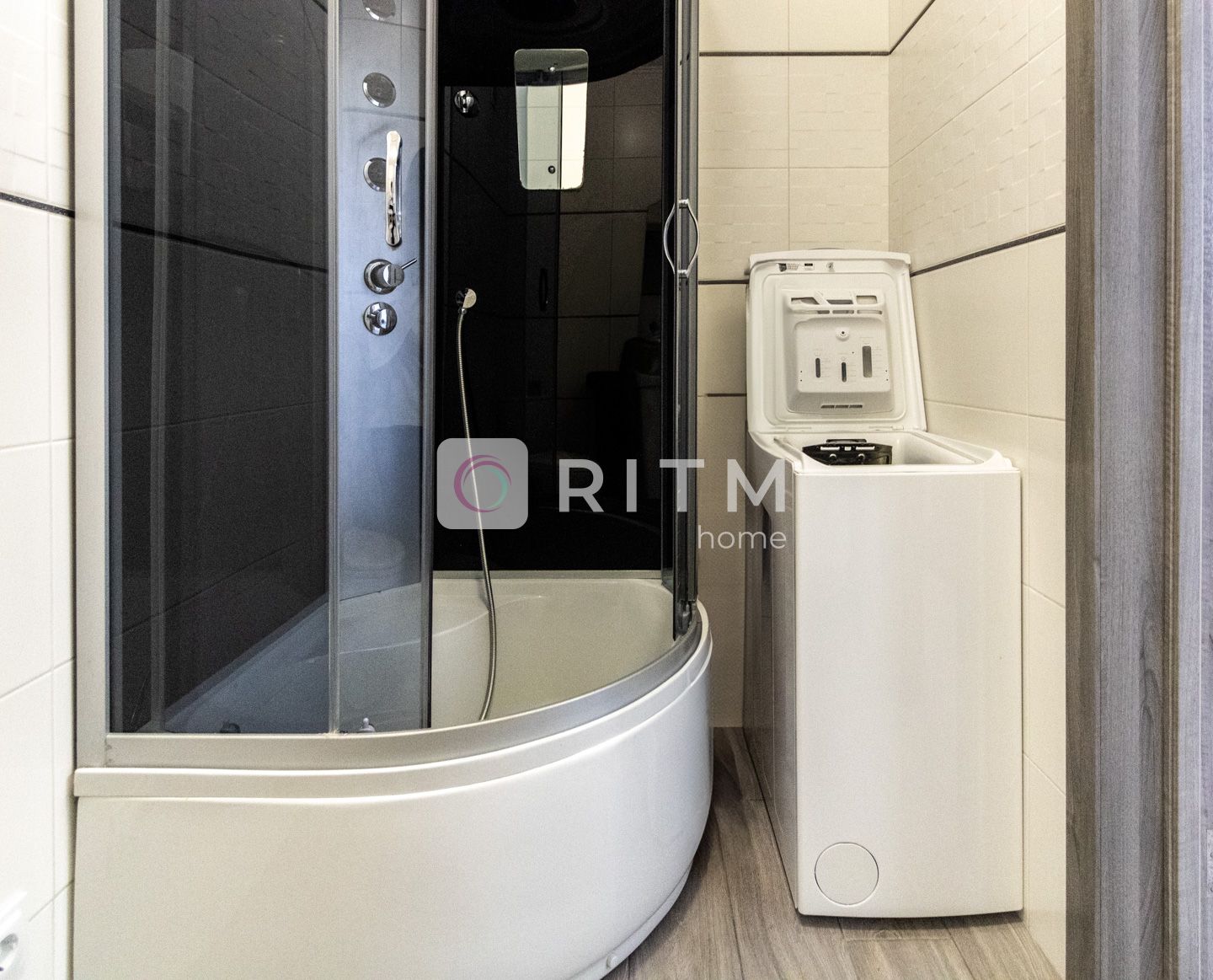 1-Room Apartment in City Center with Modern Renovation