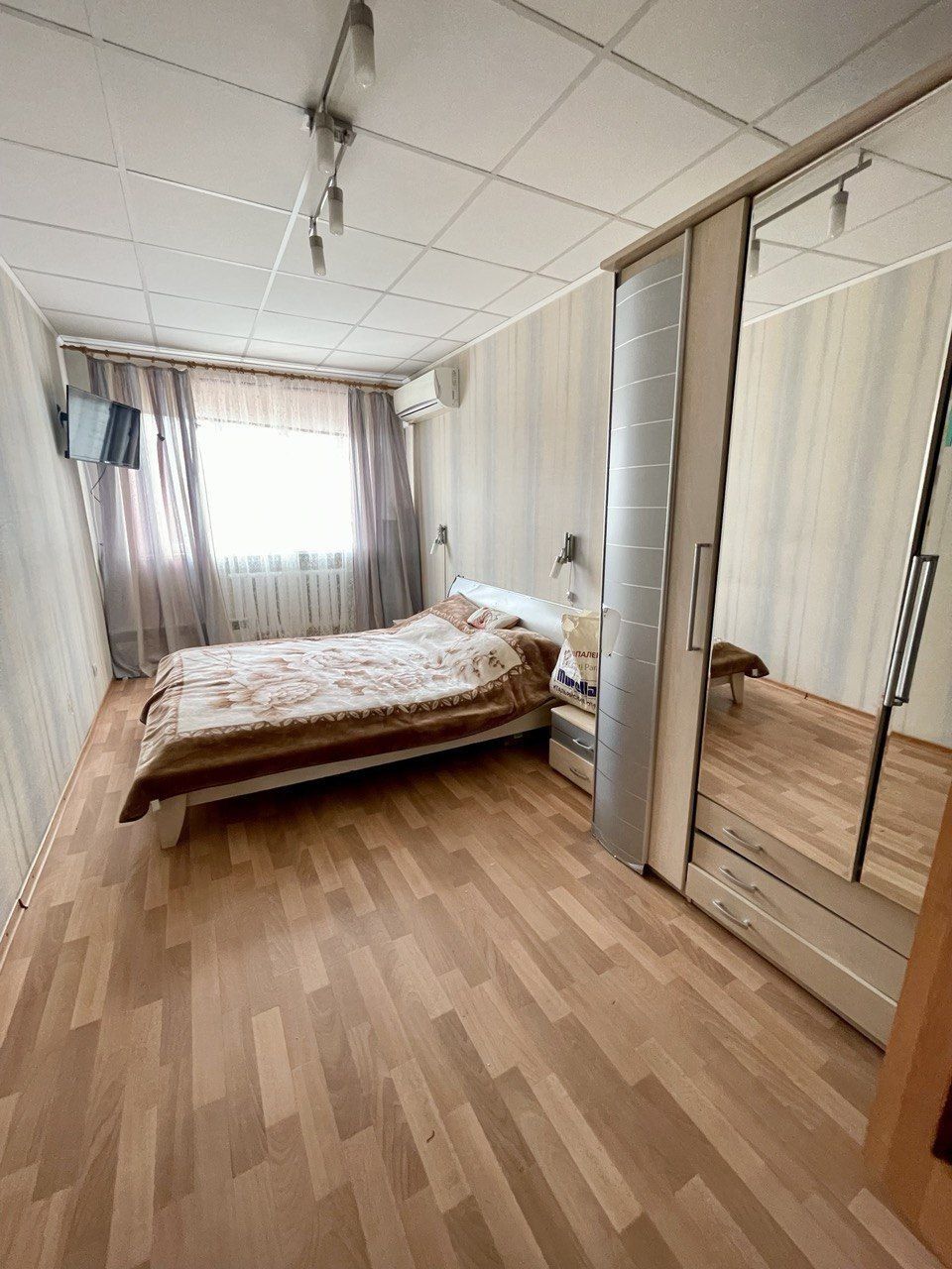 Cozy 2-room apartment near Pobeda, with modern renovation