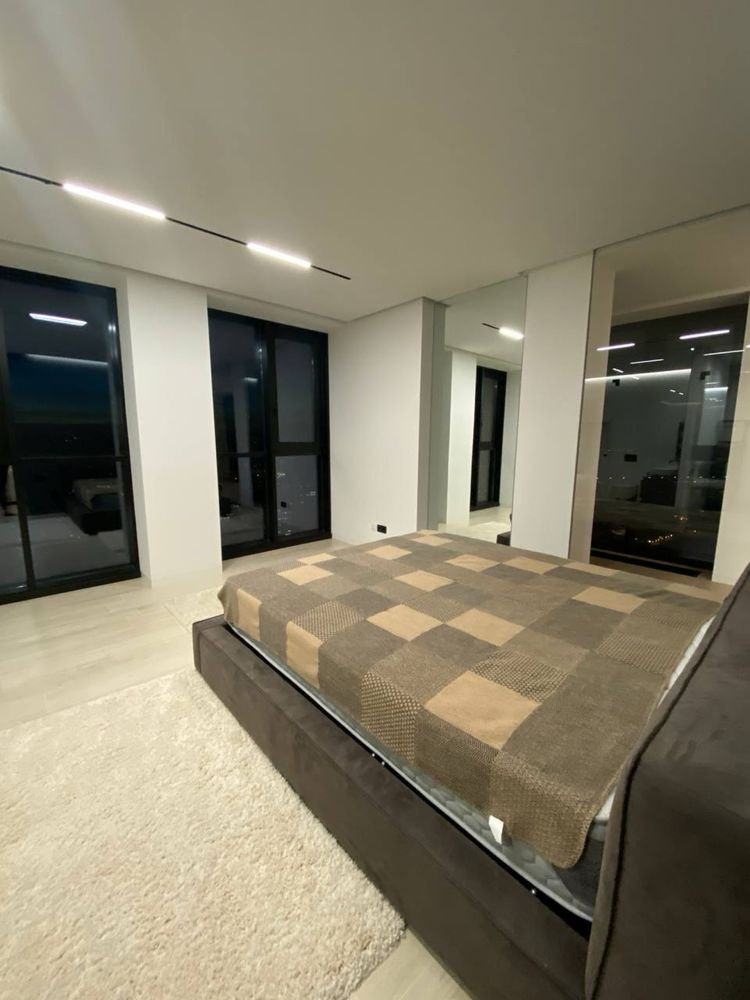 Spacious Apartment in Novodvoryansky Complex Near Shevchenko Park