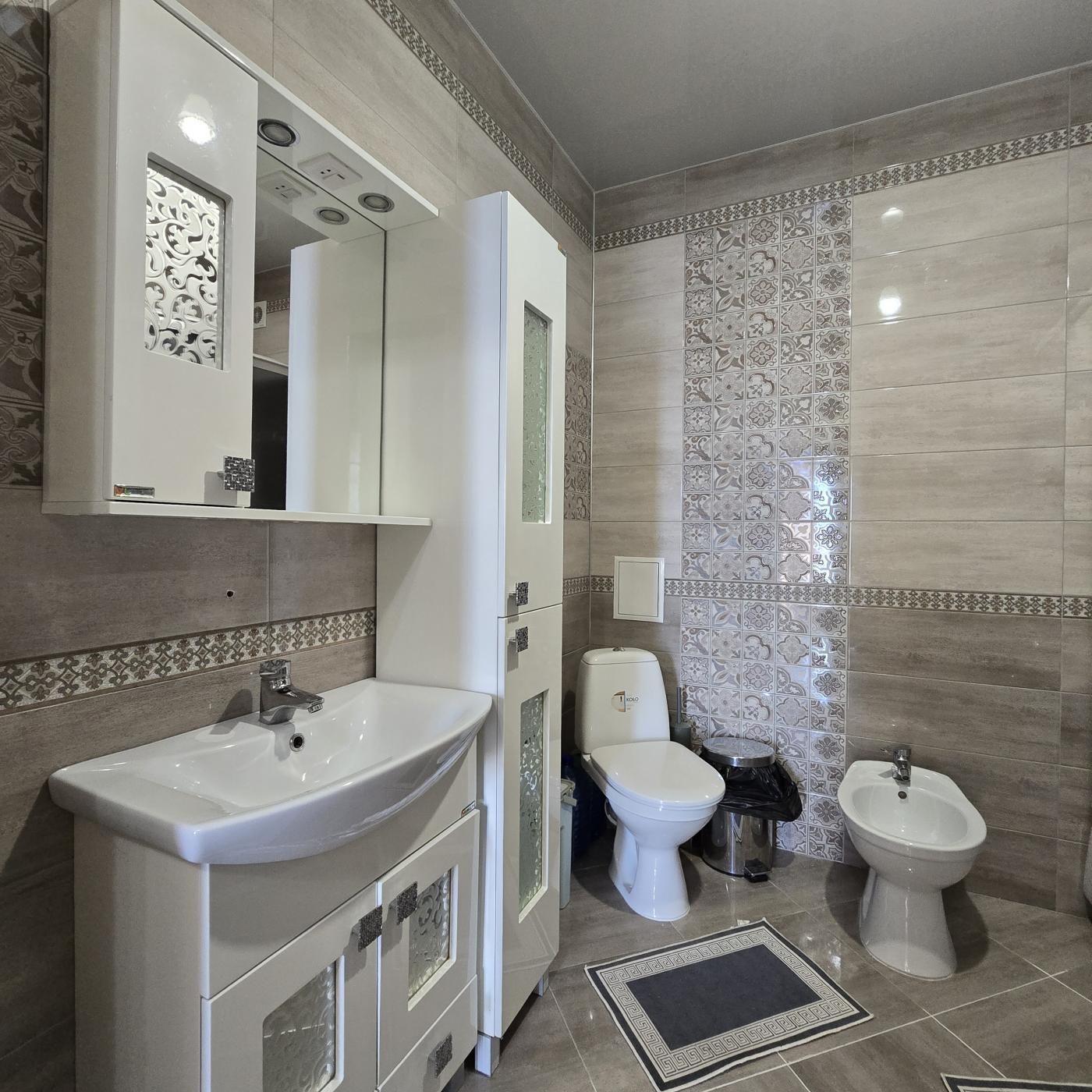 Two-room apartment near city lake with premium renovation