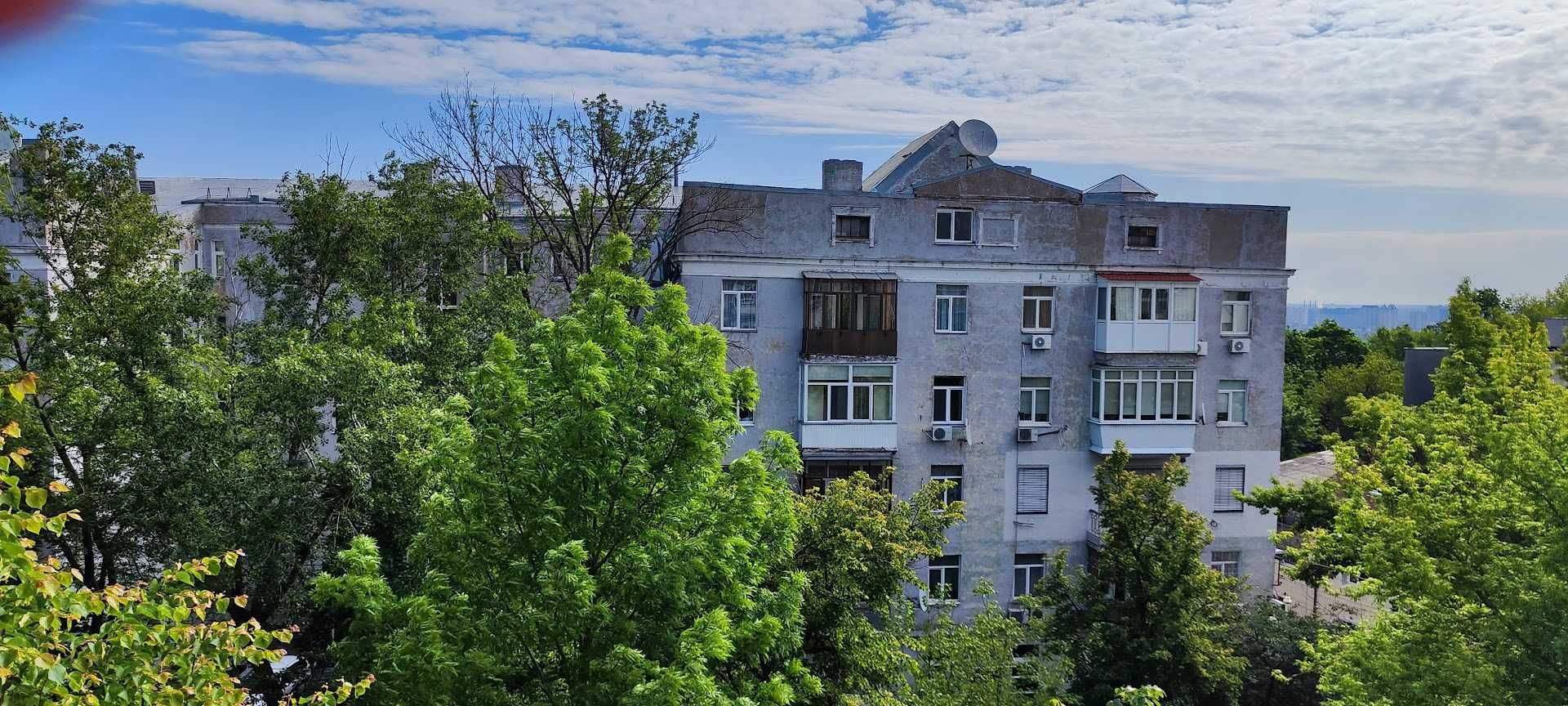 Spacious Two-Bedroom Apartment in Kyiv City Center near Mariinskyi Park