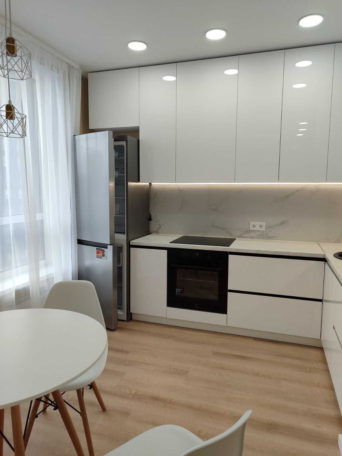 Modern Studio with Designer Renovation Near Metro
