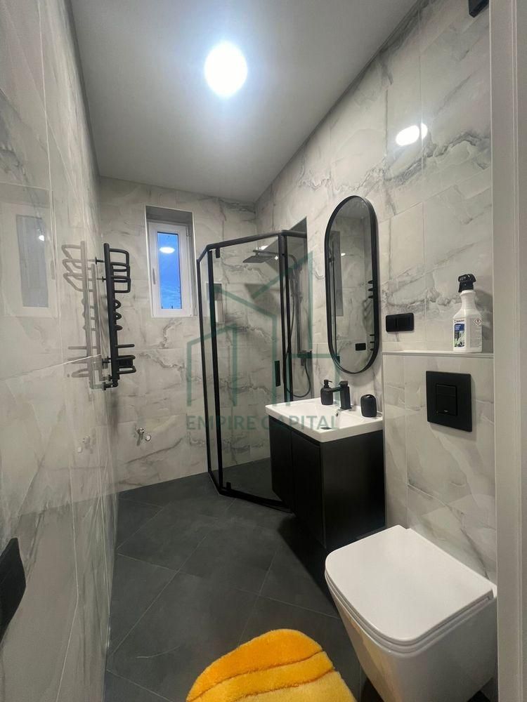 Modern 1-Bedroom Apartment with Parking on Perekopska