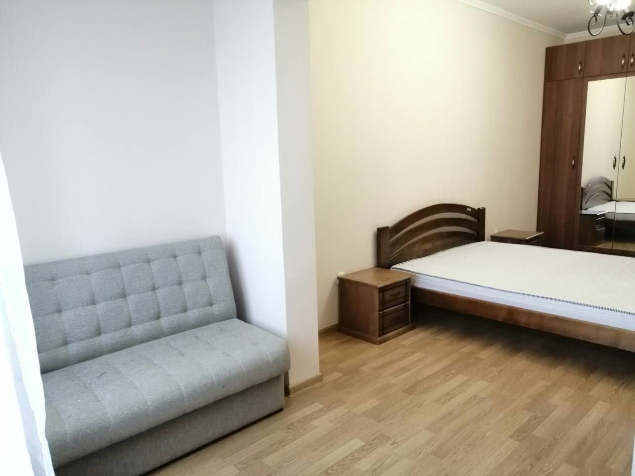 Spacious 3-room apartment near lake, new building, fully equipped