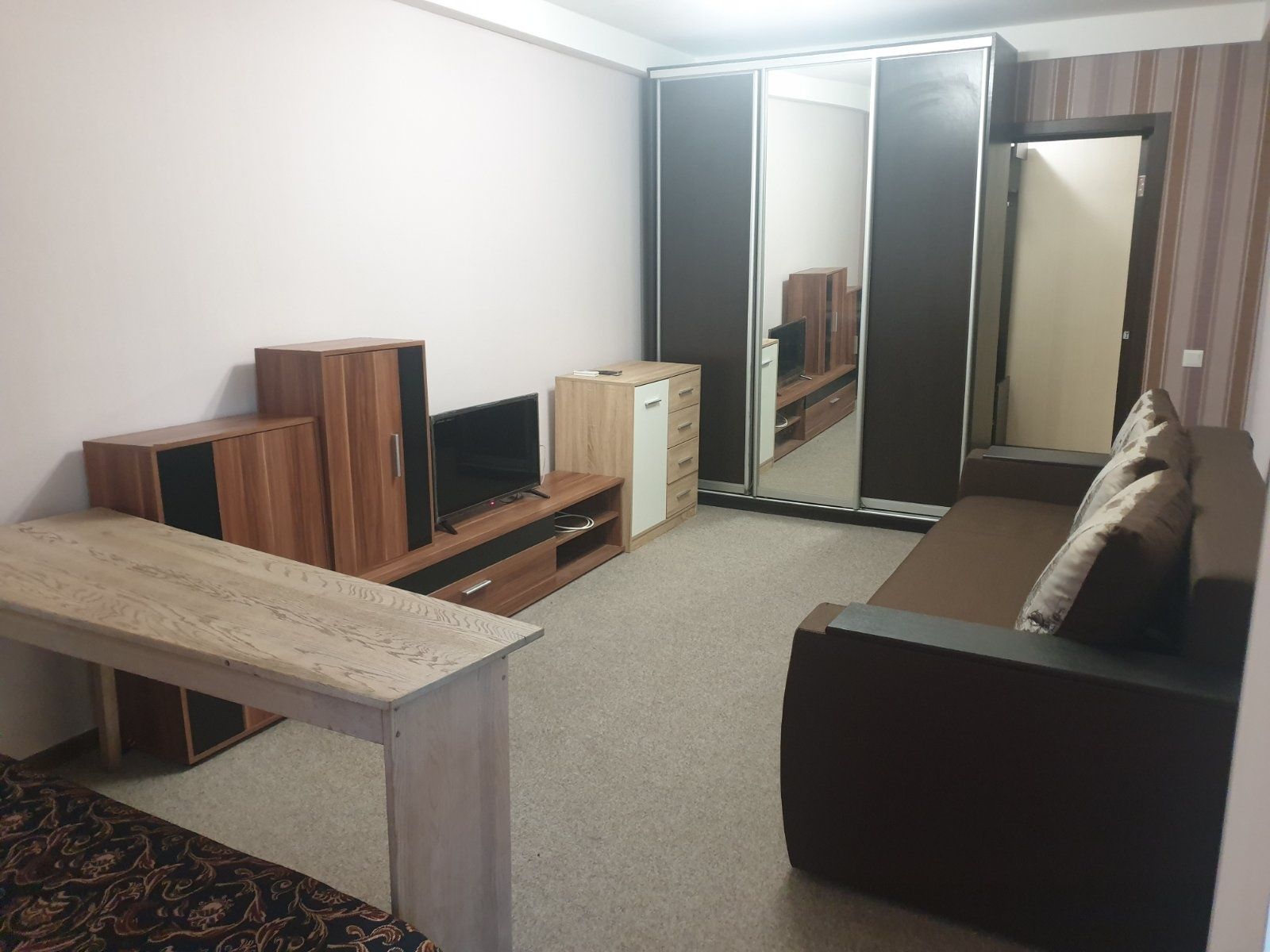 2-Room Apartment near Beresteiskyi Prospect with Excellent Transport Connectivity