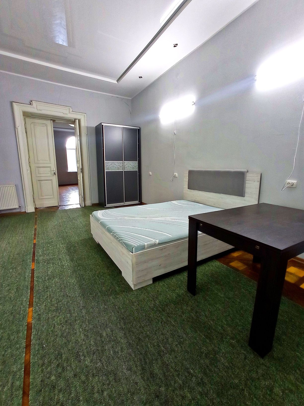 Spacious 2-room apartment in city center, ideal for living or office