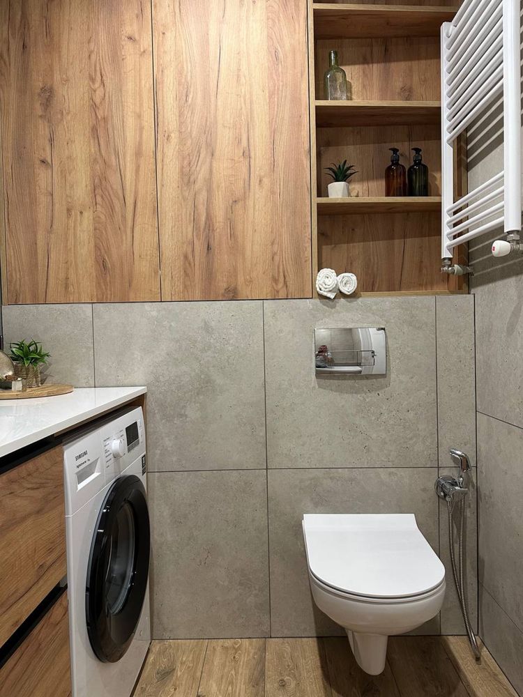 1-Bedroom Apartment with Designer Renovation near J. Washington Area