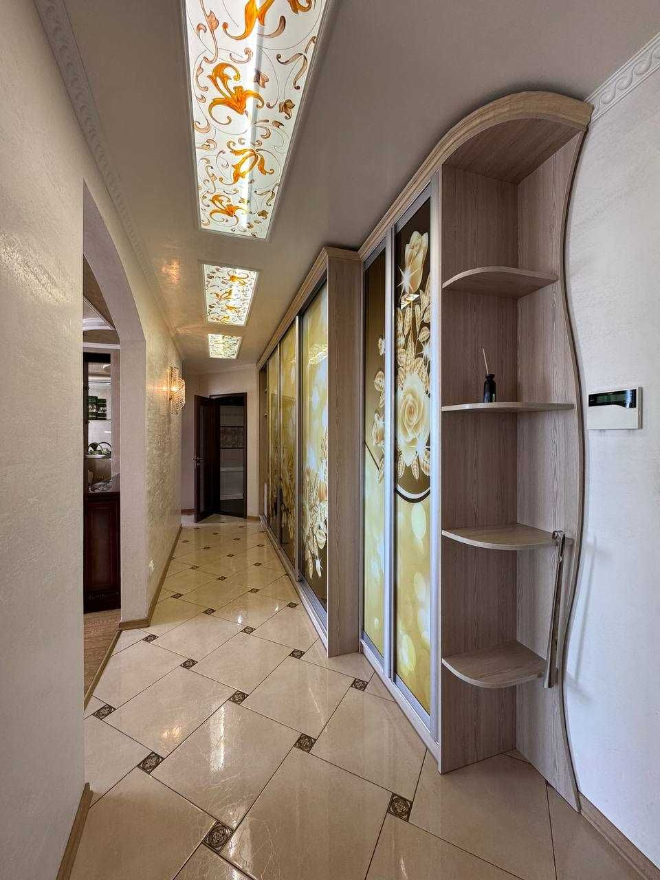 2-Room Apartment on Brativ Mikhnovskykh Street, New Building with City View