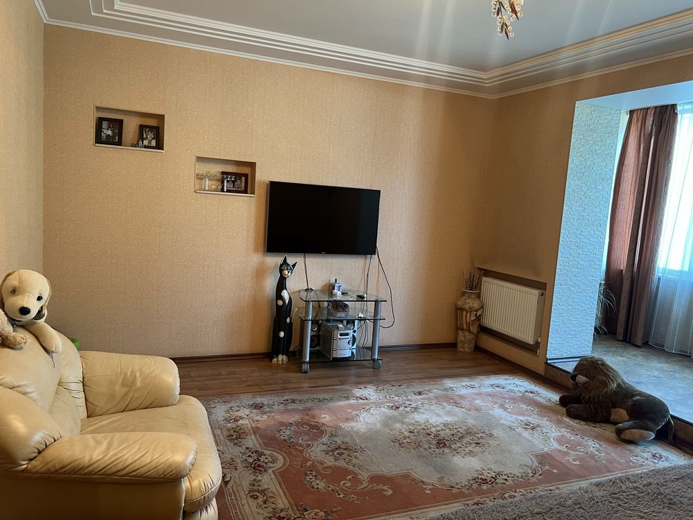 3-Room Apartment in Syniya Ptitsa Complex, First Floor, Fully Equipped