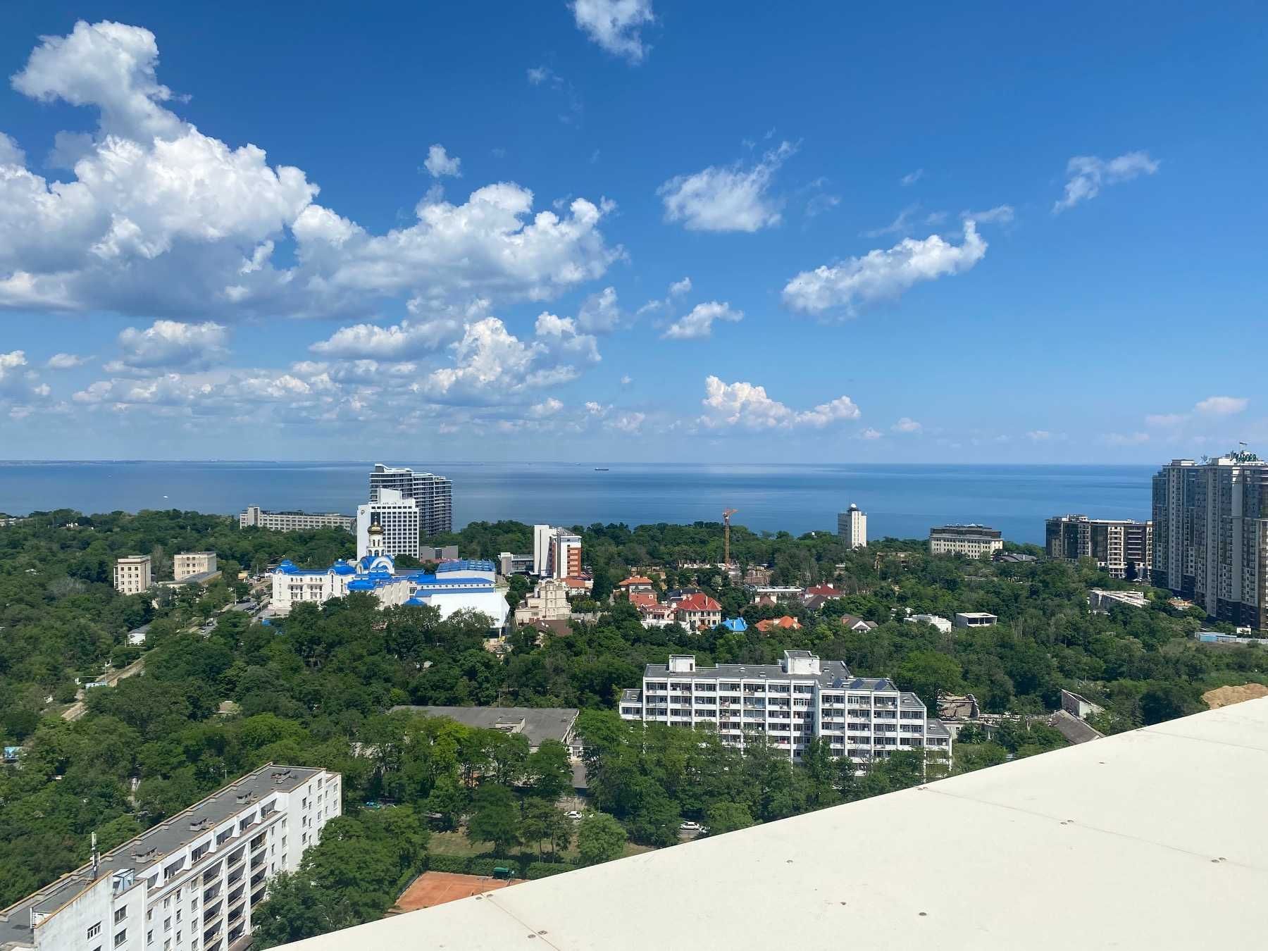 Luxurious 5-Room Apartment with Sea View