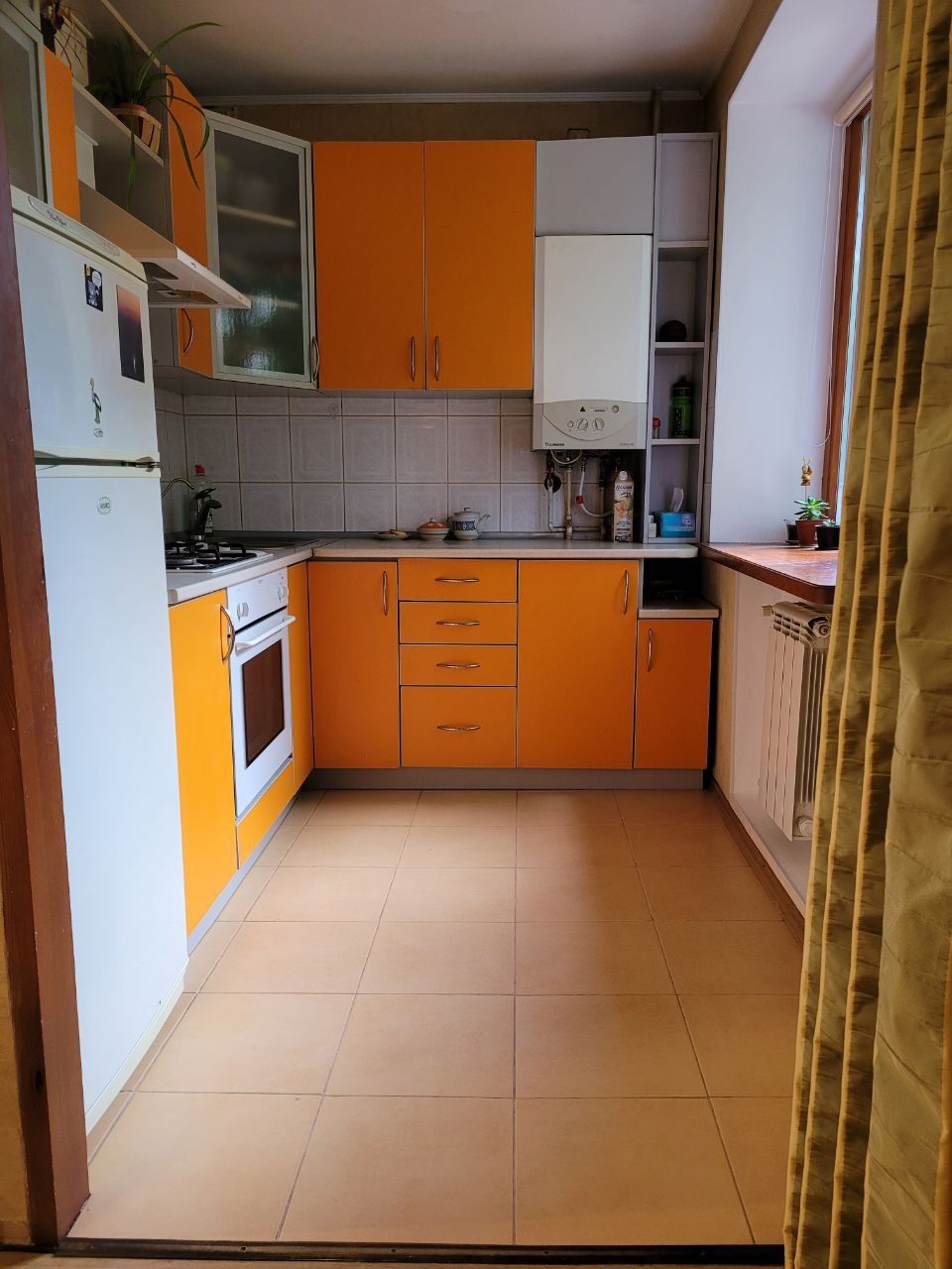 Furnished apartment with appliances and autonomous gas heating