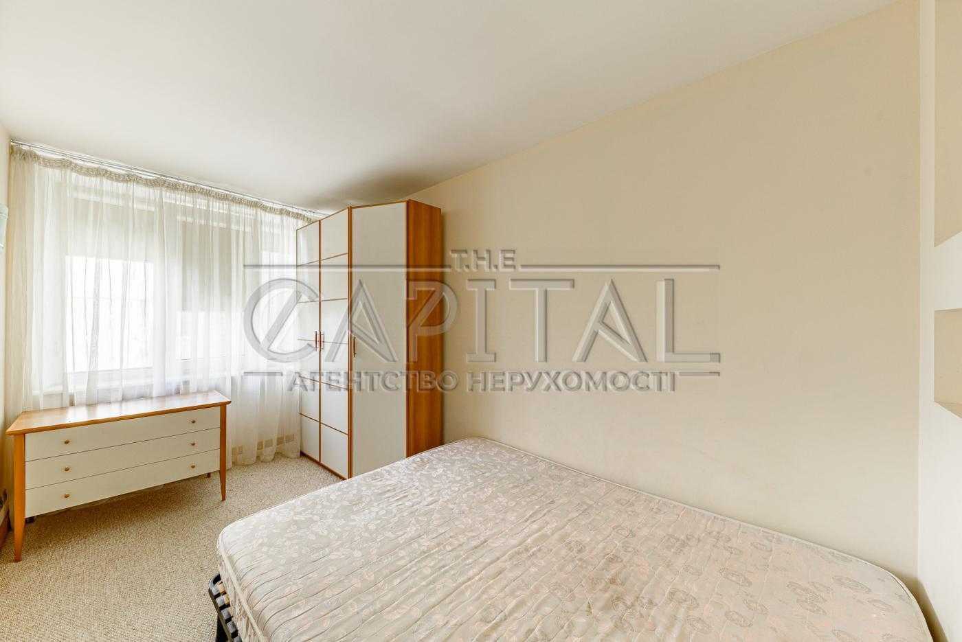 4-Room Spacious Apartment on Omelyanovich-Pavlenko Street, Pechersk District