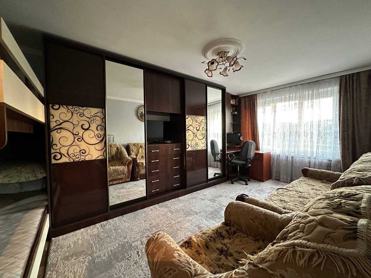 1-Bedroom Apartment with Built-in Wardrobes in Vynnyky