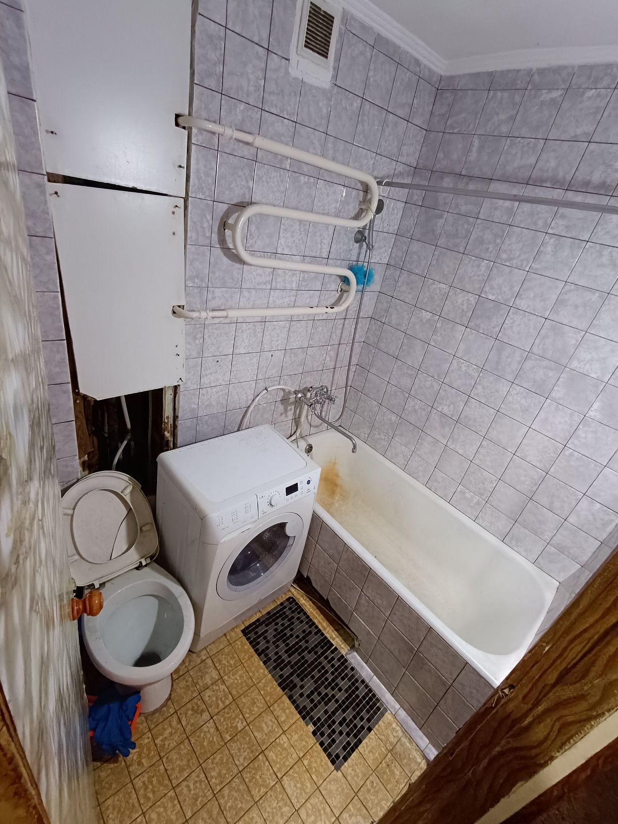 One-bedroom apartment with balcony in Obolon district