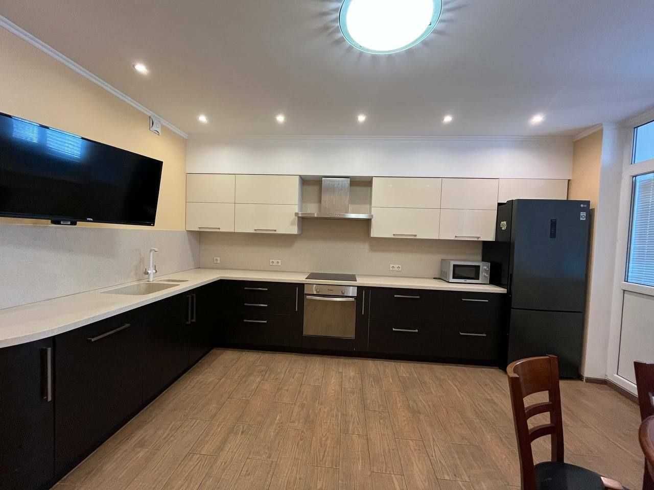 Spacious 4-Room Premium Apartment near Osokorky Metro