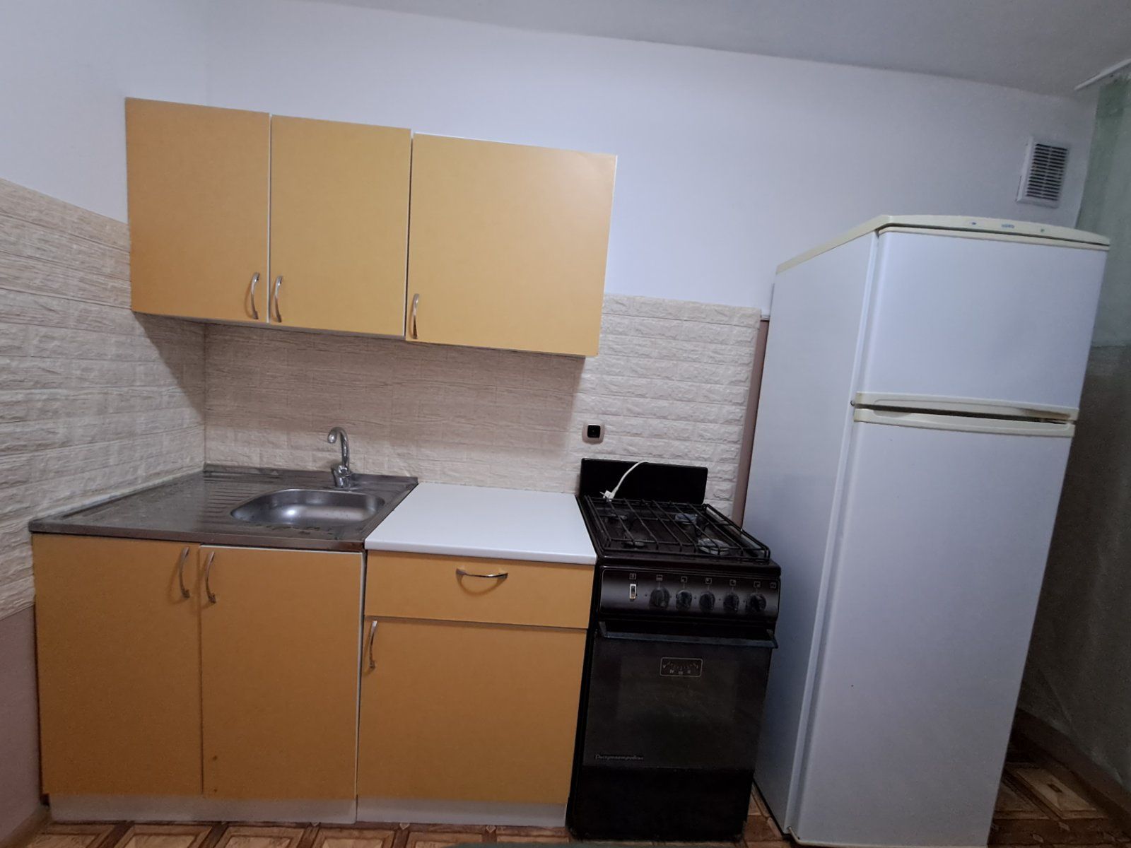 Spacious 2-Bedroom Apartment Near Boryspilska Metro