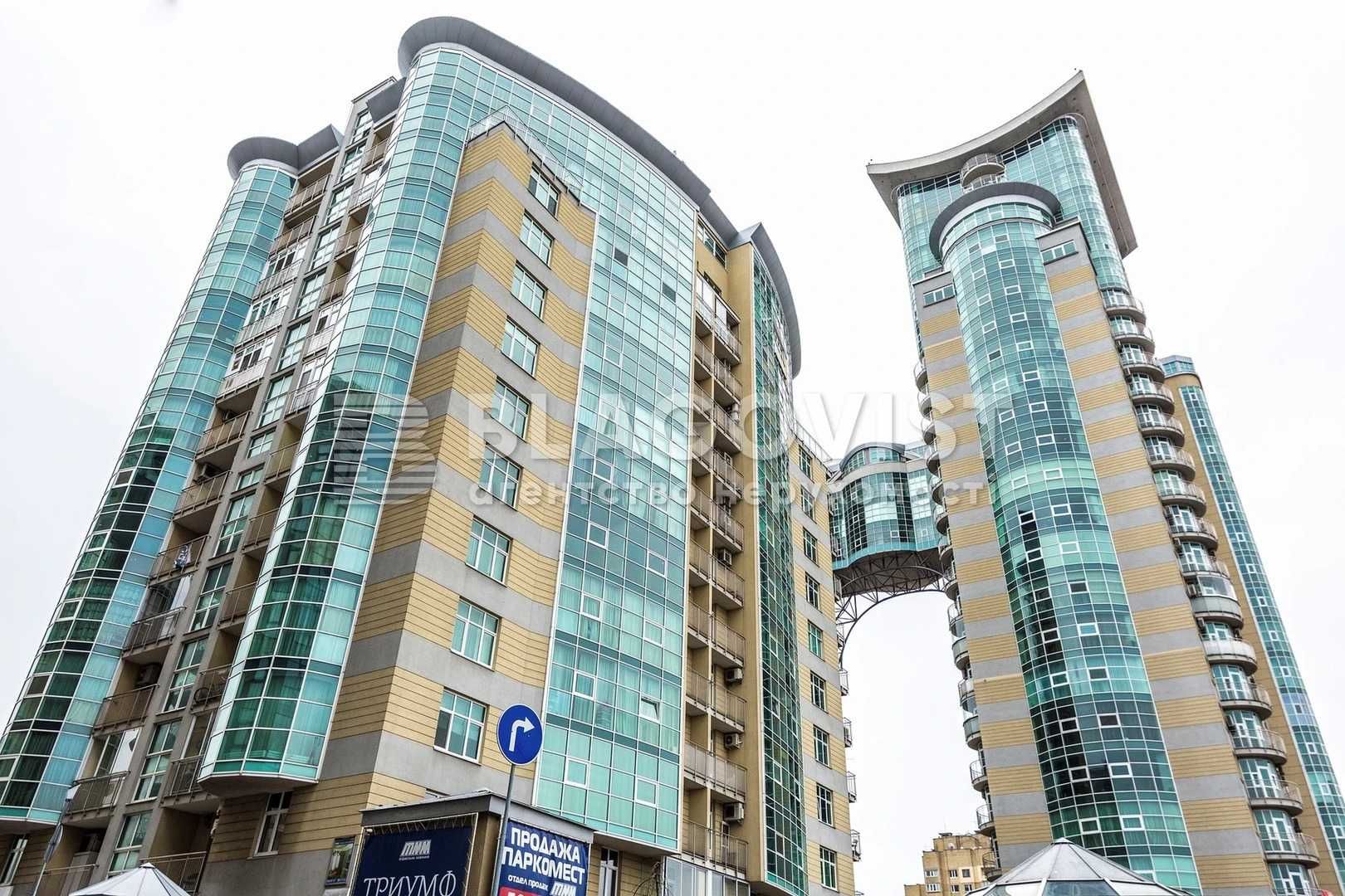 Stylish 3-Bedroom Apartment with Designer Renovation near Vydubychi Metro