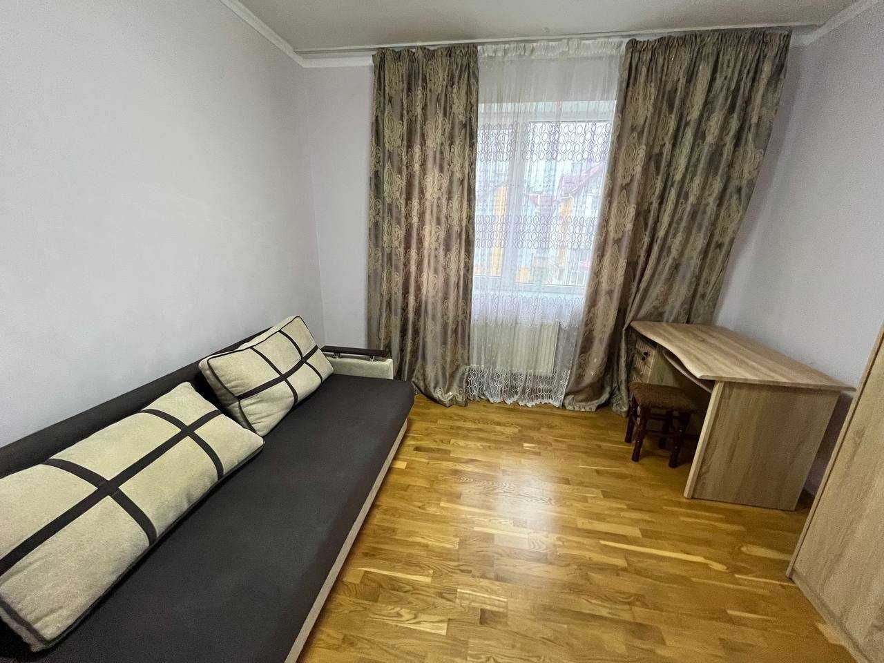 3-Room Apartment on Zelena Street with Parking and Balconies