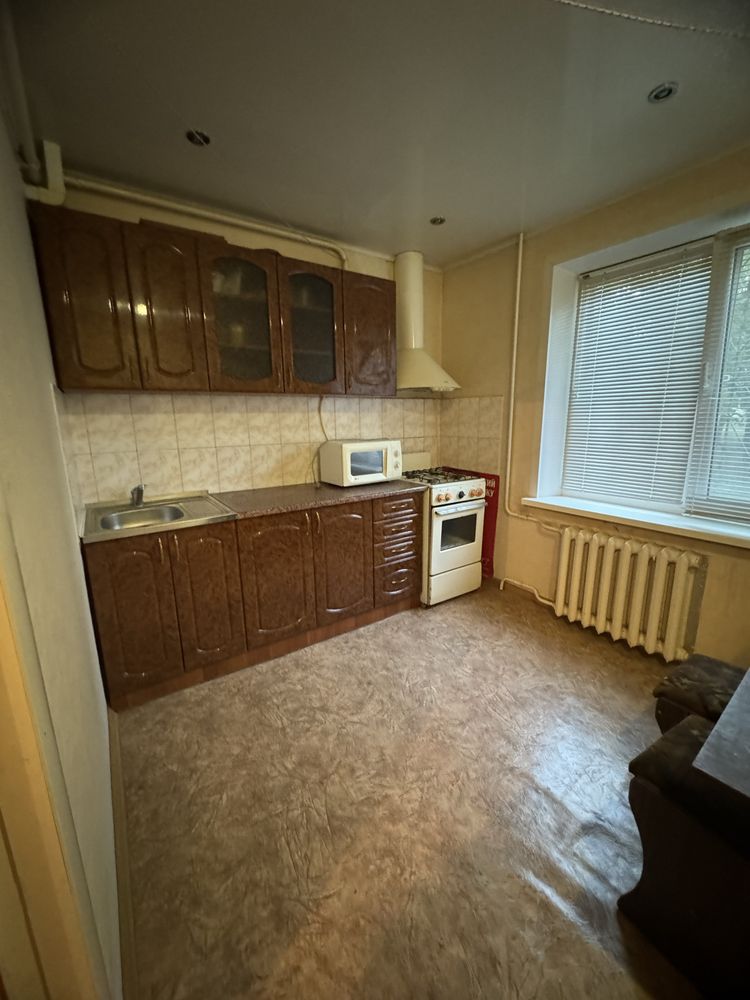 1-Room Apartment on 1st Floor of 9-Story Building