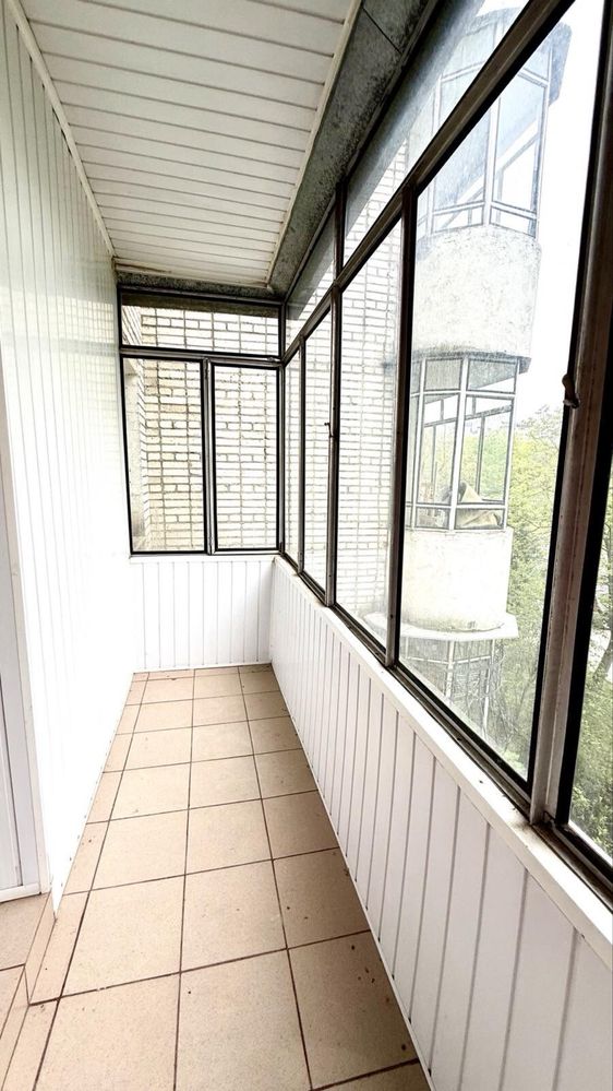 3-Room Apartment on Kolomyiska Street (Sykhiv Area)