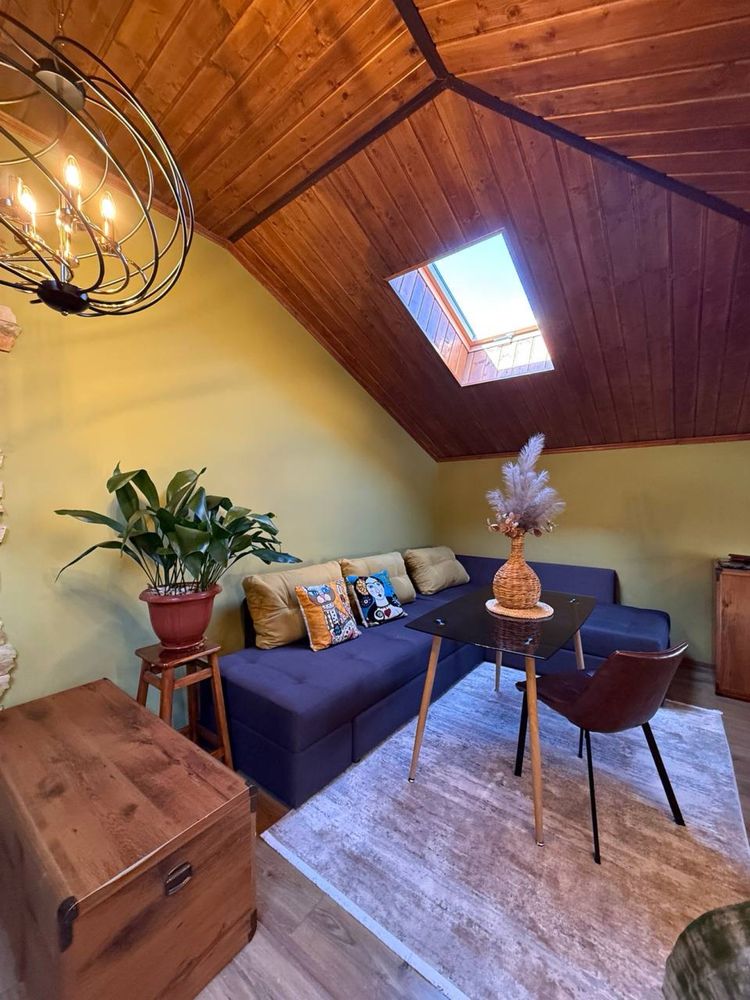 Stylish Attic Apartment with High Ceilings in University Complex