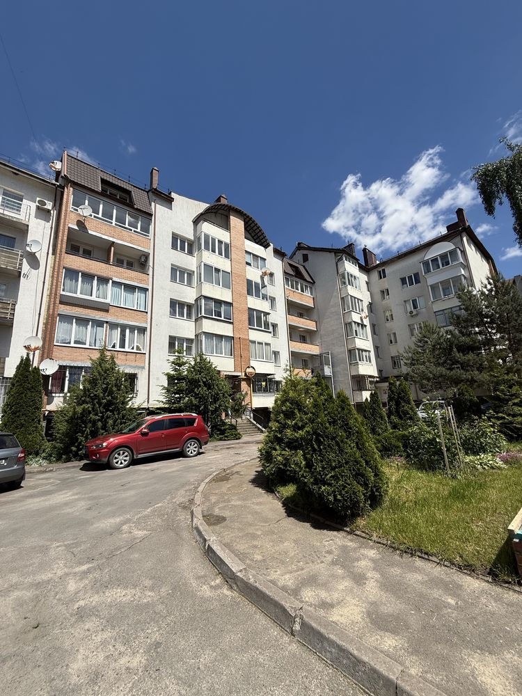 2-Level Apartment in New Club-Type Building on Roksolan Street