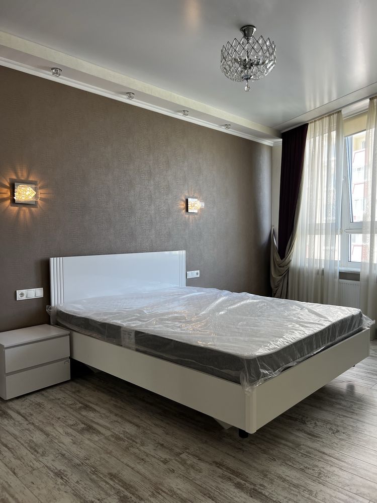 Romantic Two-Bedroom Apartment with Lake View near River Mall