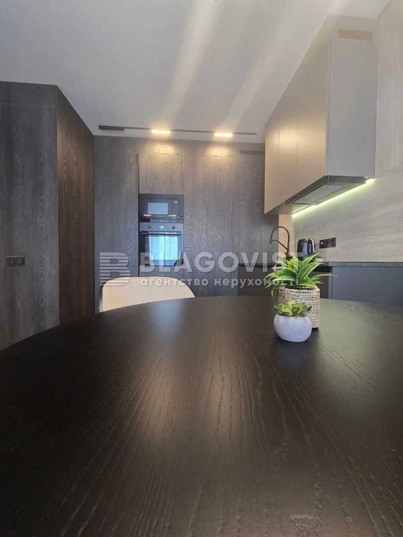 Spacious 1-bedroom apartment with modern design in Podilskyi district