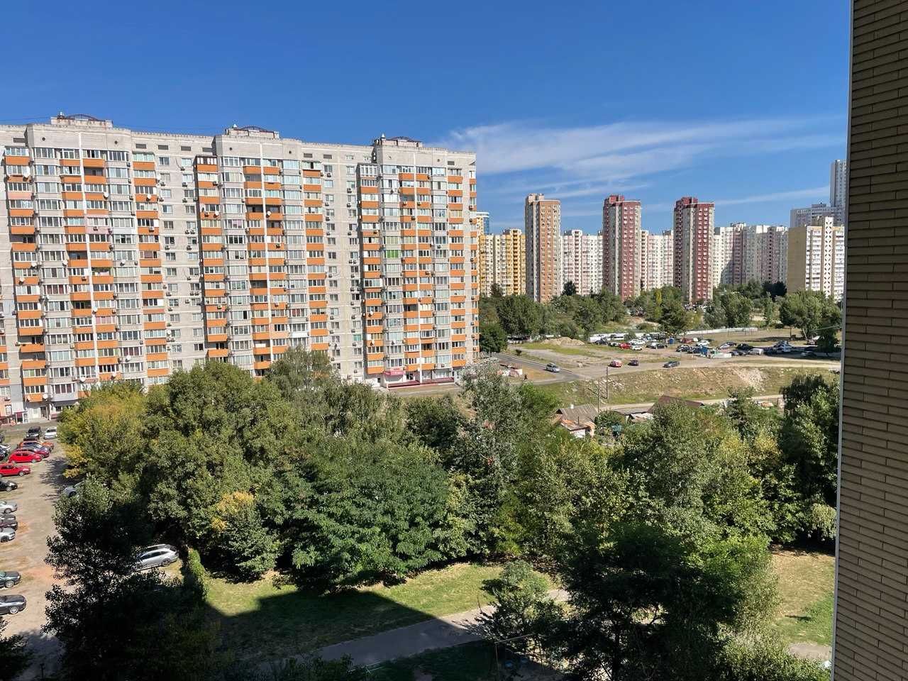 One-bedroom apartment near metro with large loggia