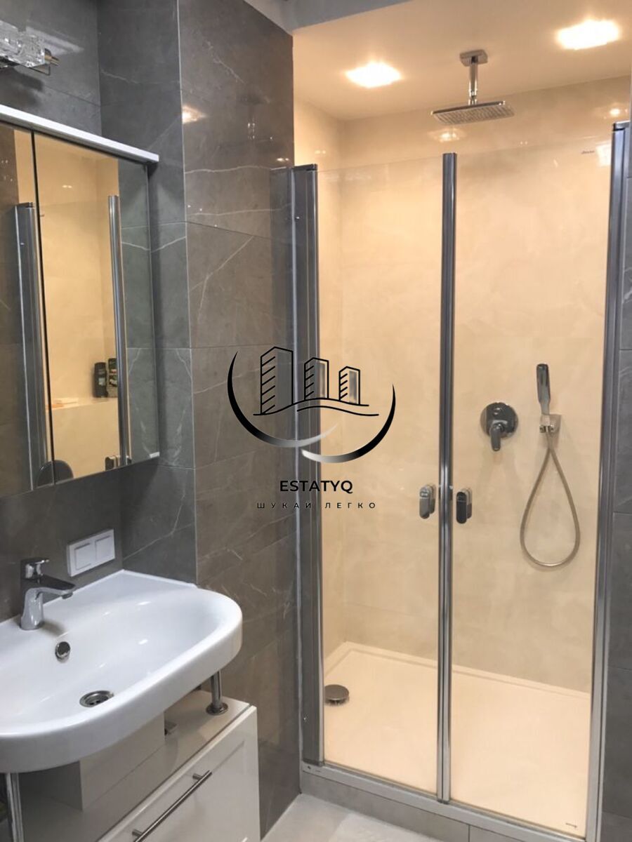 Luxurious 3-Bedroom Apartment in Shevchenkivskyi District with City Panorama