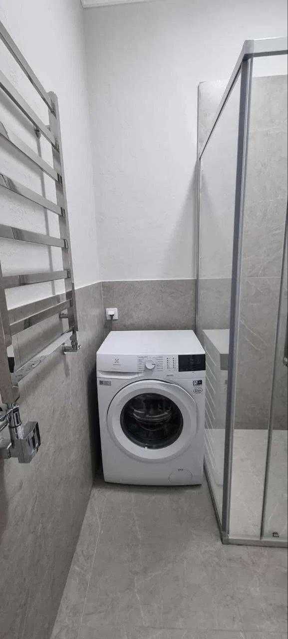 Spacious 2-Room Apartment in City Center with Parking and Balcony