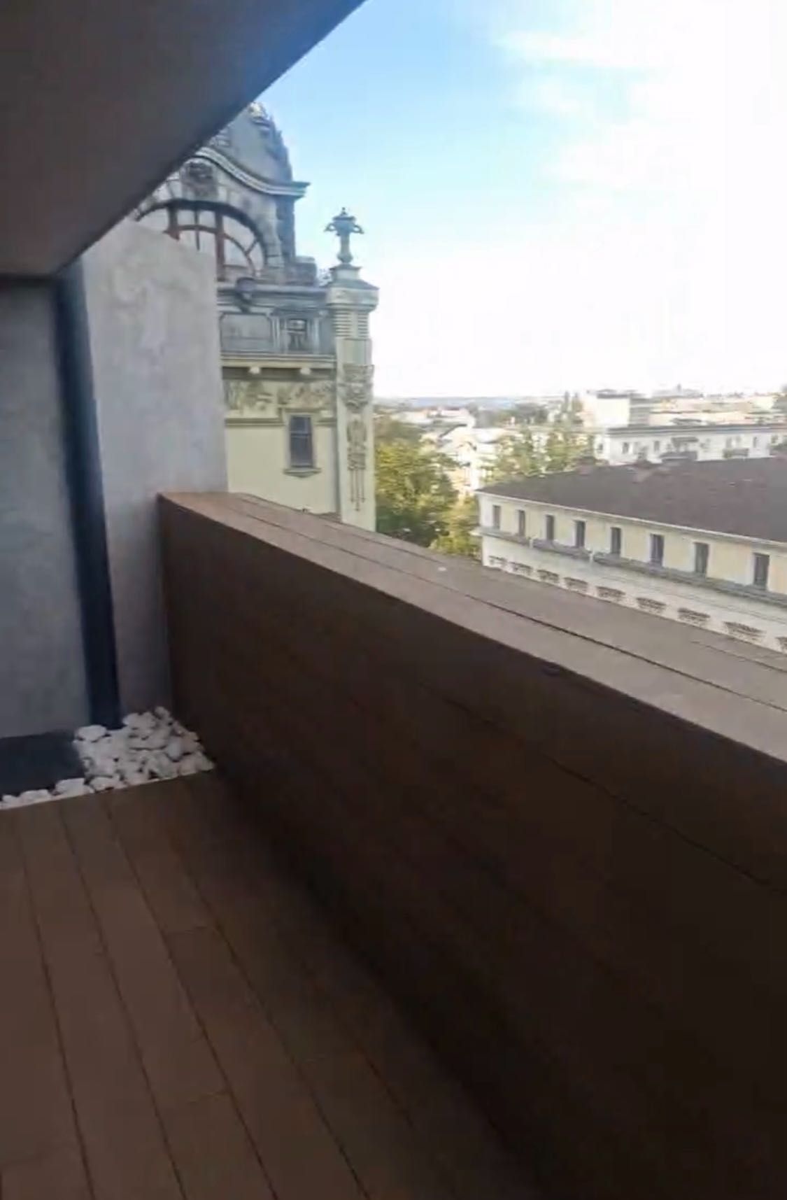 2-Room Apartment in Greek House Complex, City Center Location