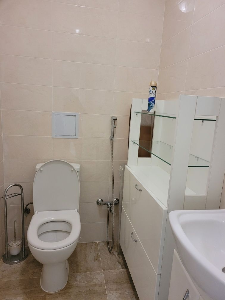 2-Room Apartment near Park and Lake with Great View